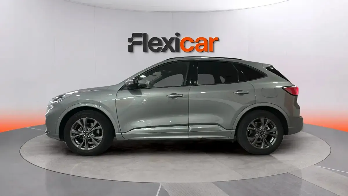 Usado Ford Kuga ST-Line 150 CV (110 kW) 2022 Gris SUV