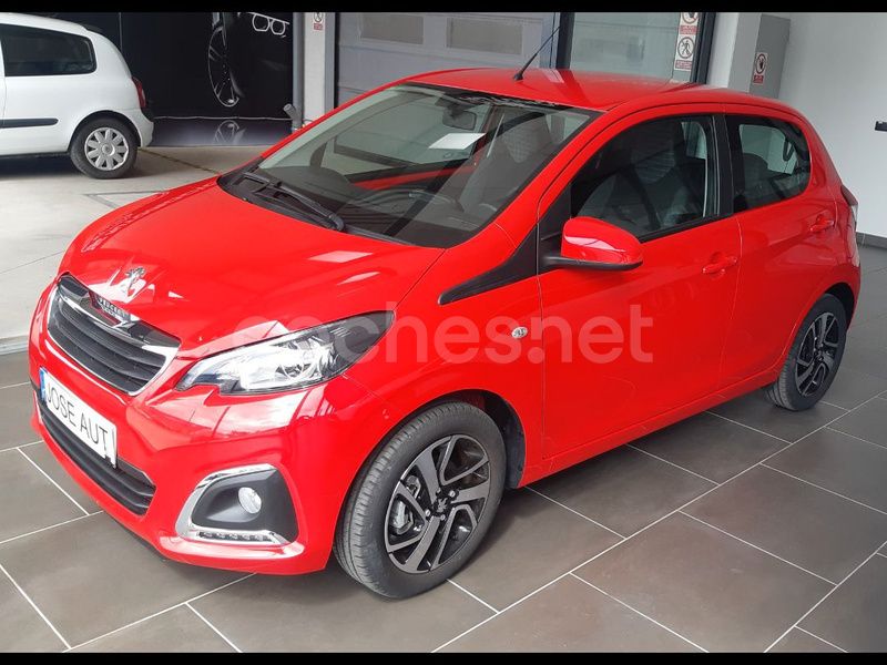 Usado Peugeot 108 Allure 72 CV (52 kW) 2021 Rojo Utilitario