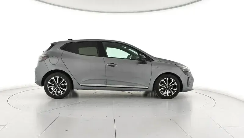 Usado Renault Clio V Techno 101 CV (74 kW) 2025 Gris Berlina