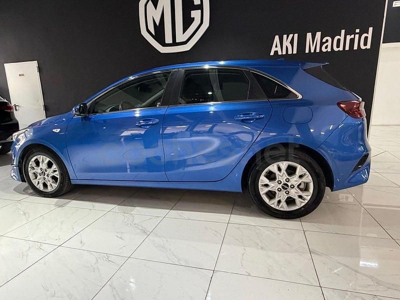 Usado Kia Ceed 120 CV (88 kW) 2024 Azul Utilitario