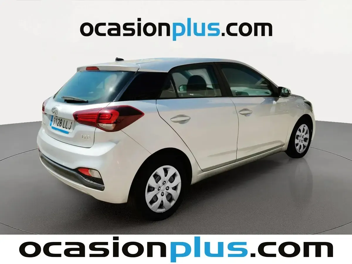 Usado Hyundai i20 100 CV (73 kW) 2020 Gris plata Utilitario