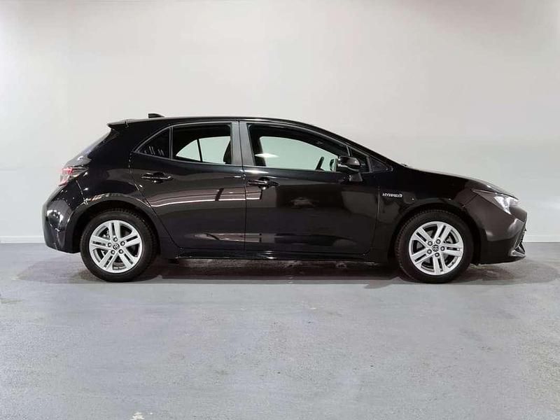 Usado Toyota Corolla Business Edition 122 CV (89 kW) 2022 Negro Utilitario