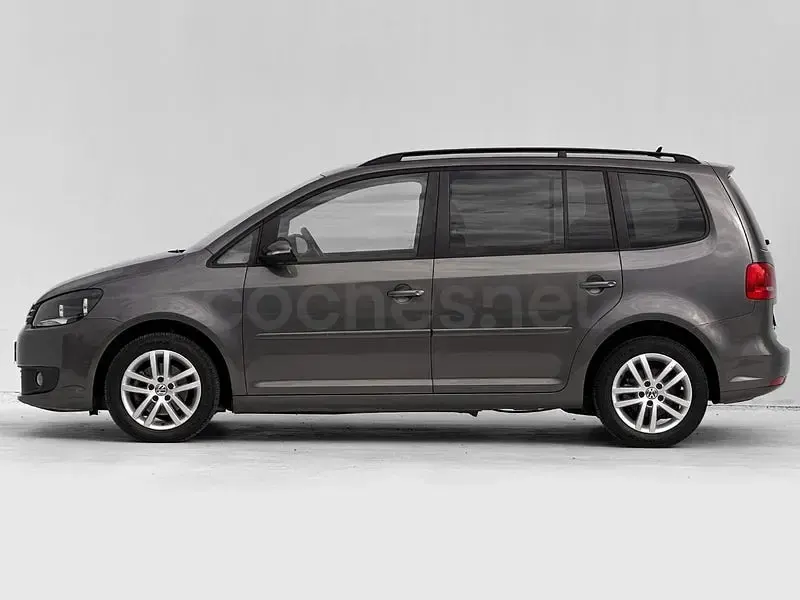 Usado VW Touran Edition 105 CV (77 kW) 2012 Gris / plata Monovolumen