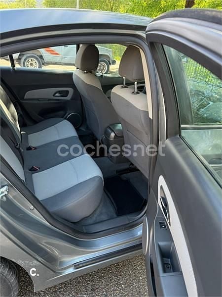 Gris / plata Usado 2011 Chevrolet Cruze LT Berlina | 3200 € (Super precio) - Imagen 1/4