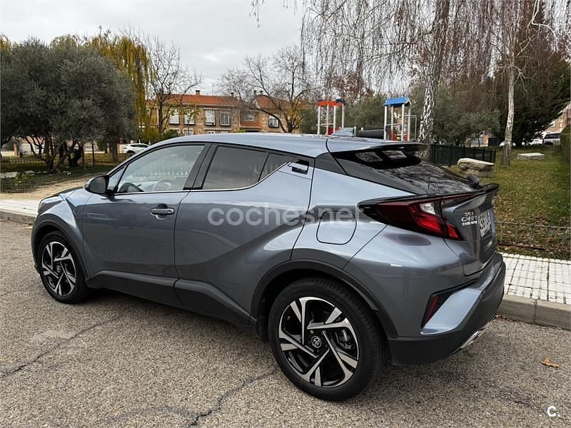Usado Toyota C-HR Advance 184 CV (135 kW) 2022 Gris / plata SUV