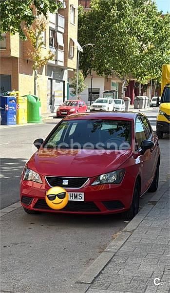 Usado Seat Ibiza Reference 75 CV (55 kW) 2012 Rojo Berlina