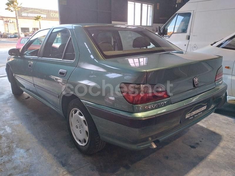 Usado Peugeot 406 90 CV (66 kW) 1999 Verde Berlina