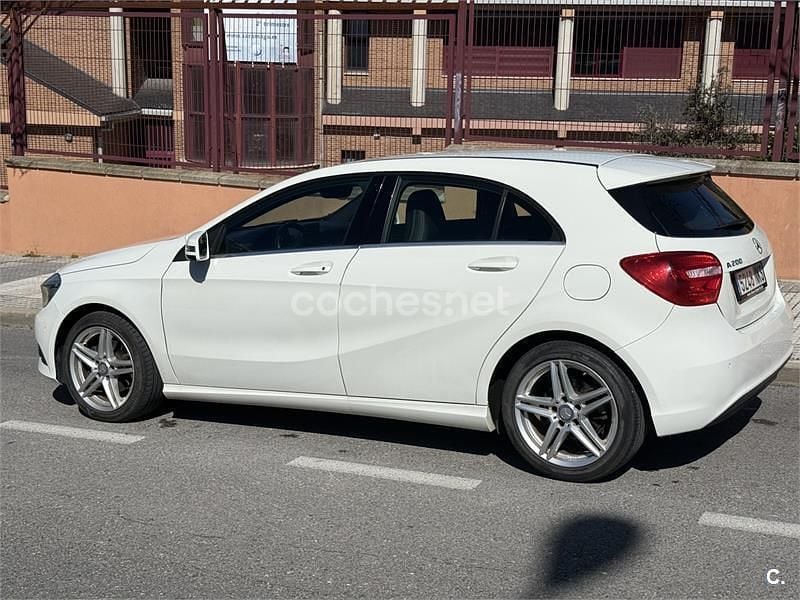 Usado Mercedes A200 Urban 156 CV (114 kW) 2014 Blanco Berlina