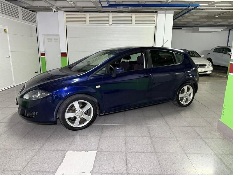 Usado Seat Leon Sport 140 CV (102 kW) 2007 Azul Utilitario
