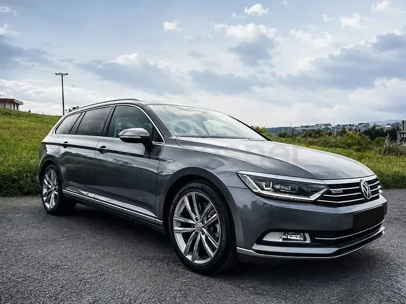Usado VW Passat Sportline 240 CV (176 kW) 2016 Gris / plata Familiar