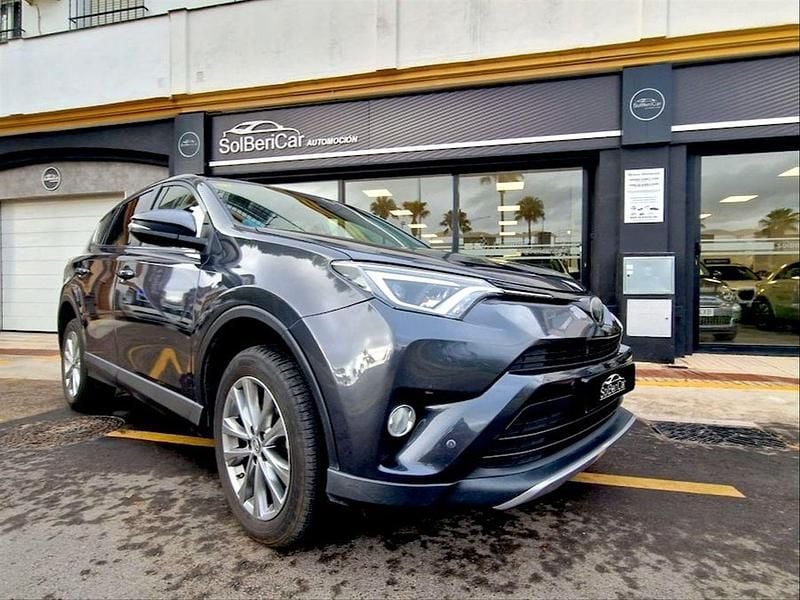 Usado Toyota RAV4 Advance 143 CV (105 kW) 2018 Gris / plata SUV