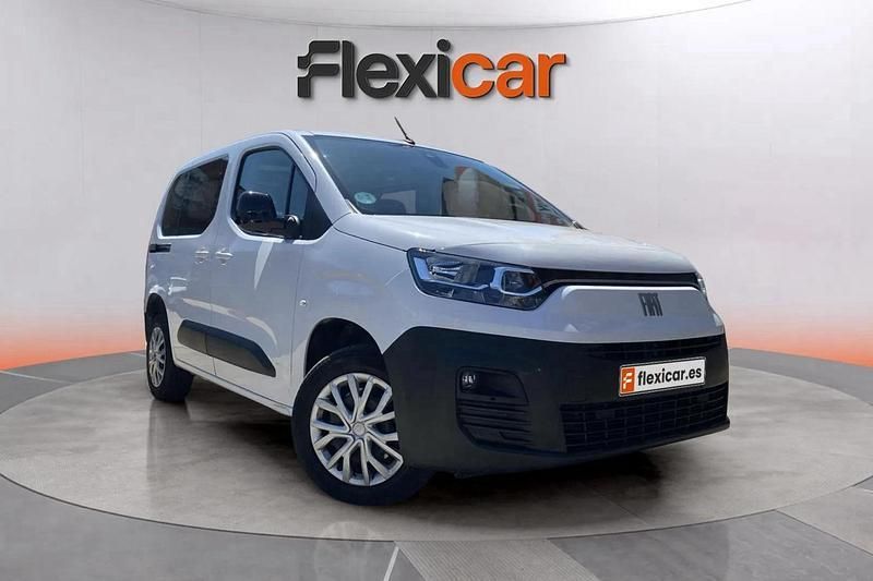 Blanco Usado 2023 Fiat Doblò Monovolumen | 17.390 € (Precio justo) - Imagen 1/4