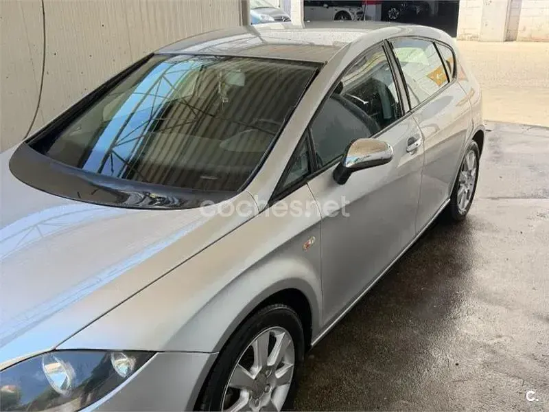 Usado Seat Leon Reference 102 CV (75 kW) 2008 Gris / plata Utilitario