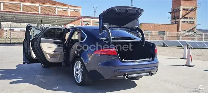 Usado Jaguar XF Portfolio 300 CV (220 kW) 2016 Azul Berlina