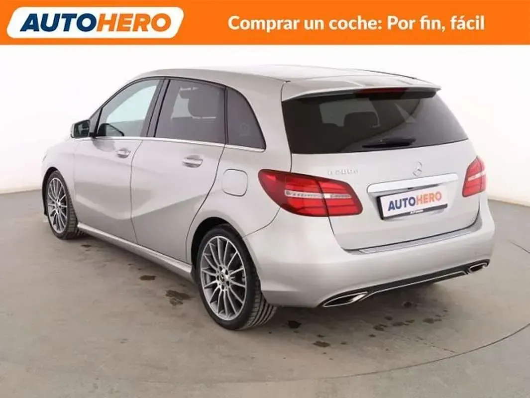 Usado Mercedes B200 Urban 135 CV (99 kW) 2019 Gris Monovolumen
