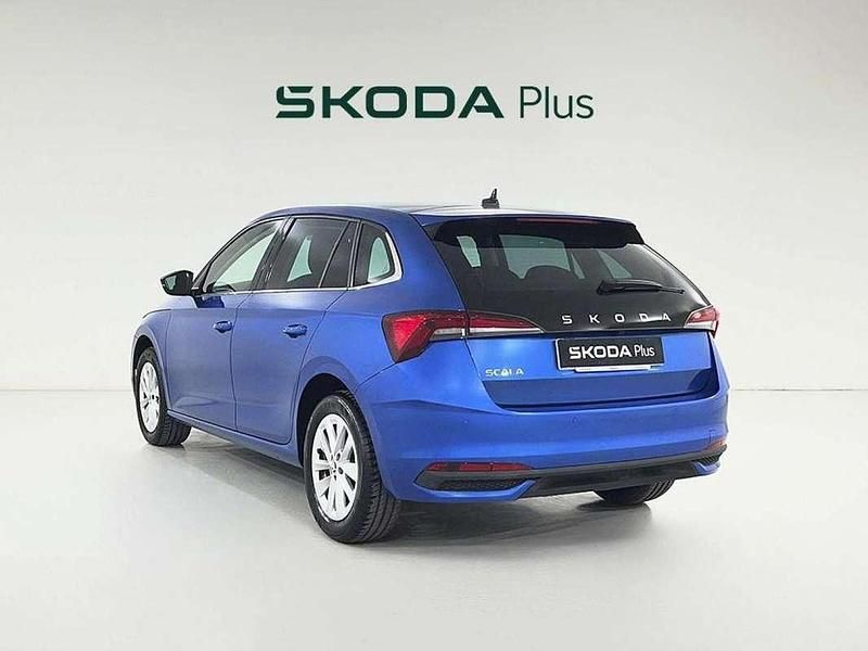 Usado Skoda Scala Selection 116 CV (85 kW) 2024 Azul Utilitario