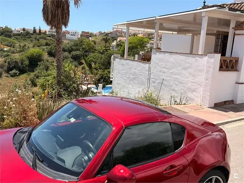 Usado Mazda MX5 Exclusive-Line 184 HP (135 kW) 2023 Vermelho Cabrios