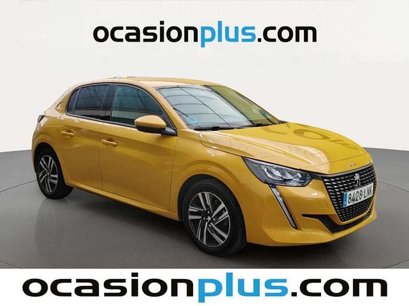 Usado Peugeot 208 Allure 131 CV (96 kW) 2021 Amarillo Utilitario