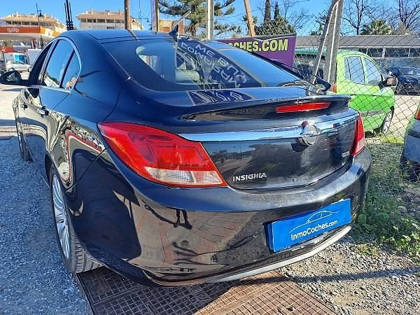 Usado Opel Insignia 130 CV (95 kW) 2011 Negro Berlina