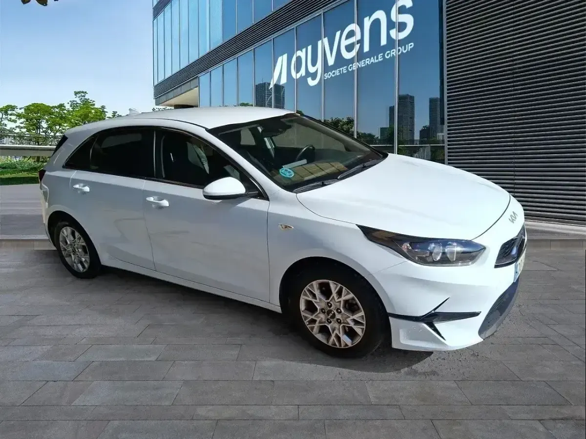 Usado Kia Ceed 101 CV (74 kW) 2022 Blanco Utilitario