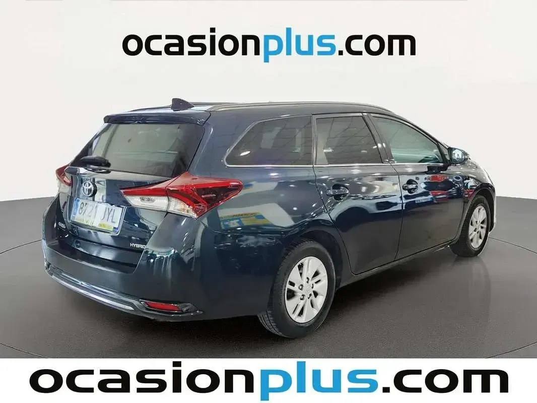 Usado Toyota Auris Touring Sports Active 136 CV (100 kW) 2017 Gris Familiar