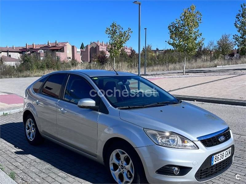 Gris / plata Usado 2009 Ford Focus Titanium Berlina | 4700 € (Precio justo) - Imagen 1/4