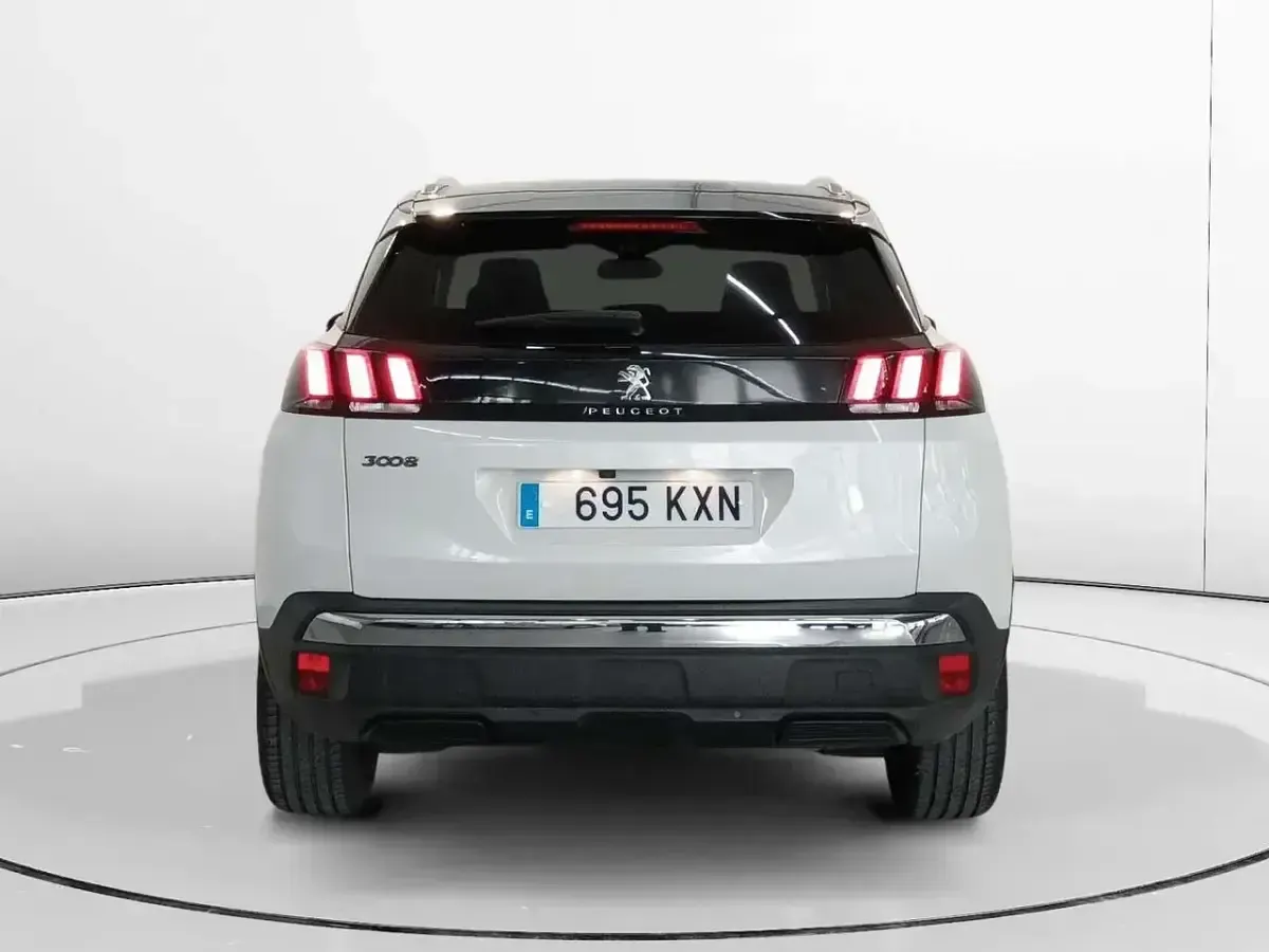 Usado Peugeot 3008 Allure 131 CV (96 kW) 2019 Blanco SUV