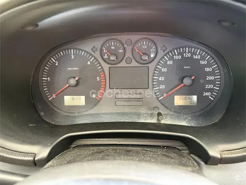 Usado Seat Leon Stella 90 CV (66 kW) 2001 Gris / plata Utilitario