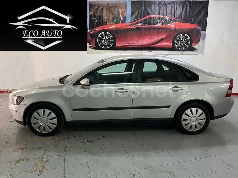 Gris / plata Usado 2005 Volvo S40 Momentum Berlina | 3999 € (Super precio) - Imagen 1/4