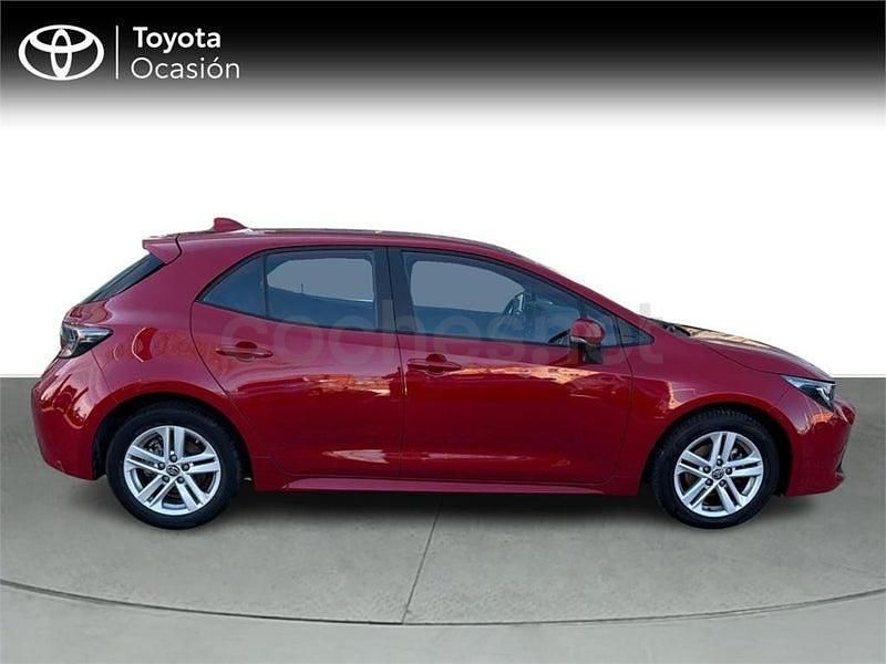 Usado Toyota Corolla Business Edition 122 CV (89 kW) 2022 Rojo Berlina