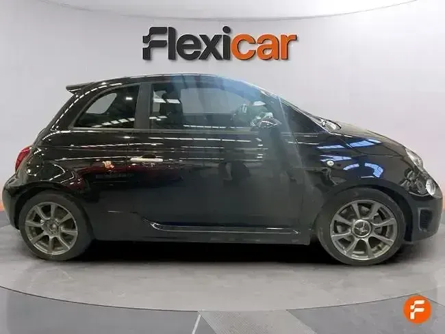 Usado Abarth 595 165 CV (121 kW) 2022 Negro Utilitario