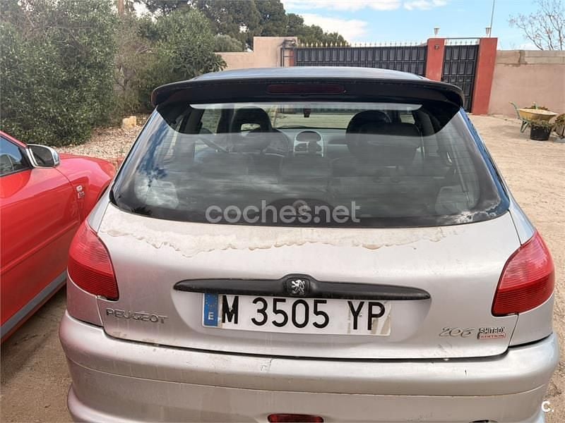 Usado Peugeot 206 GTi 138 CV (101 kW) 2000 Gris / plata Berlina