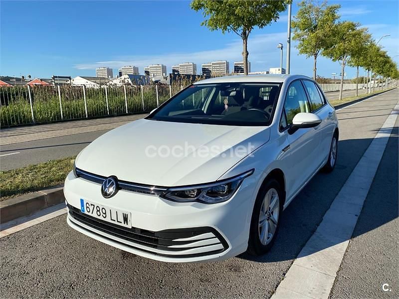 Usado VW Golf VIII Life 130 CV (95 kW) 2020 Blanco Berlina