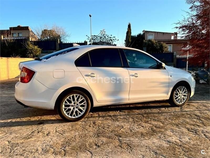 Usado Skoda Rapid Ambition 105 HP (77 kW) 2013 Branco Citadino