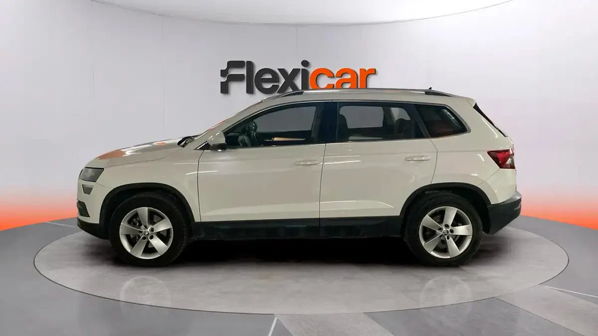 Usado Skoda Karoq Ambition 150 CV (110 kW) 2022 Blanco SUV