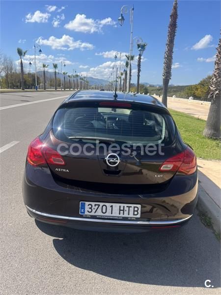 Marrón Usado 2013 Opel Astra Selective Berlina | 5999 € (Precio justo) - Imagen 1/1