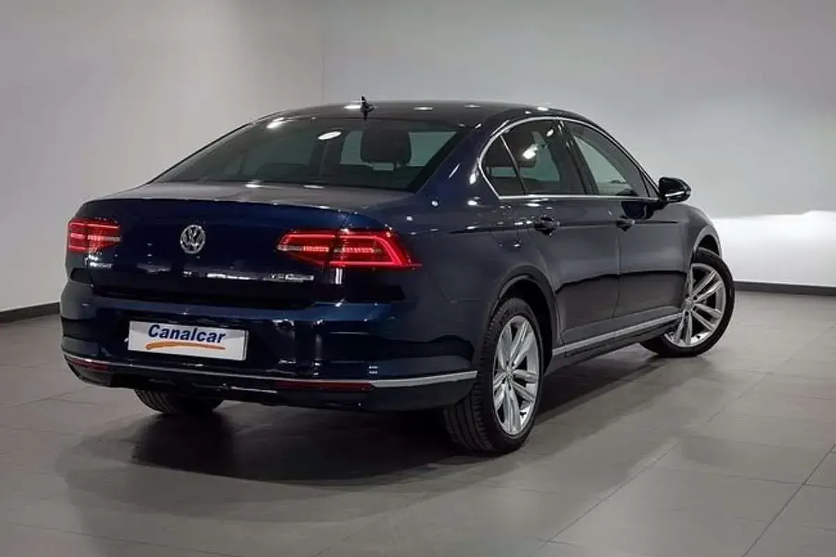 Usado VW Passat Sportline 150 CV (110 kW) 2017 Negro Berlina