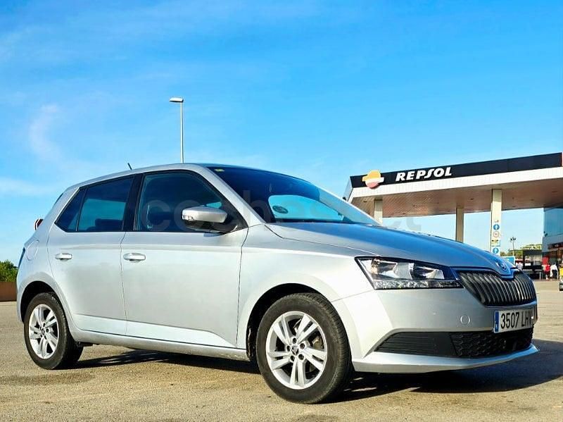Usado Skoda Fabia Ambition 95 CV (69 kW) 2020 Gris / plata Berlina