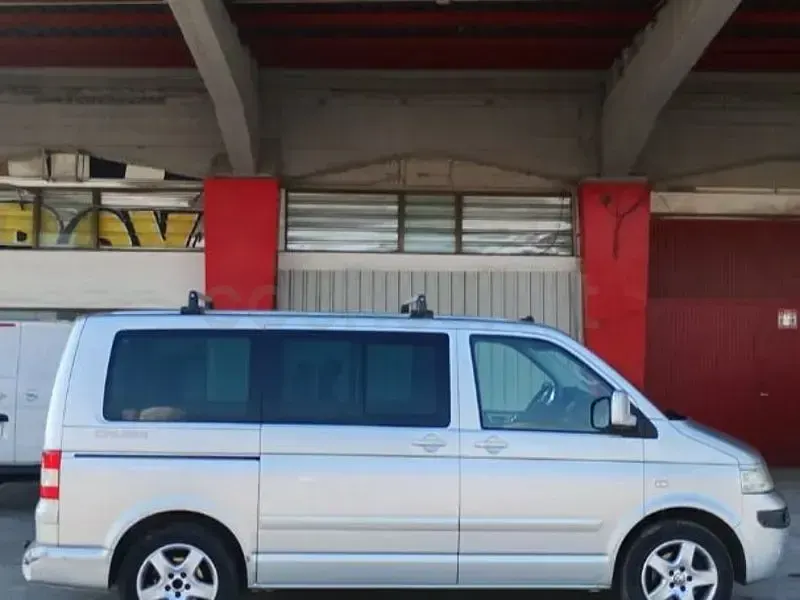 Usado VW Multivan Comfortline 130 CV (95 kW) 2007 Gris / plata Monovolumen