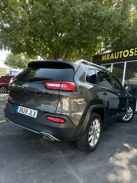 Usado Jeep Cherokee Limited 200 CV (147 kW) 2016 Gris / plata SUV