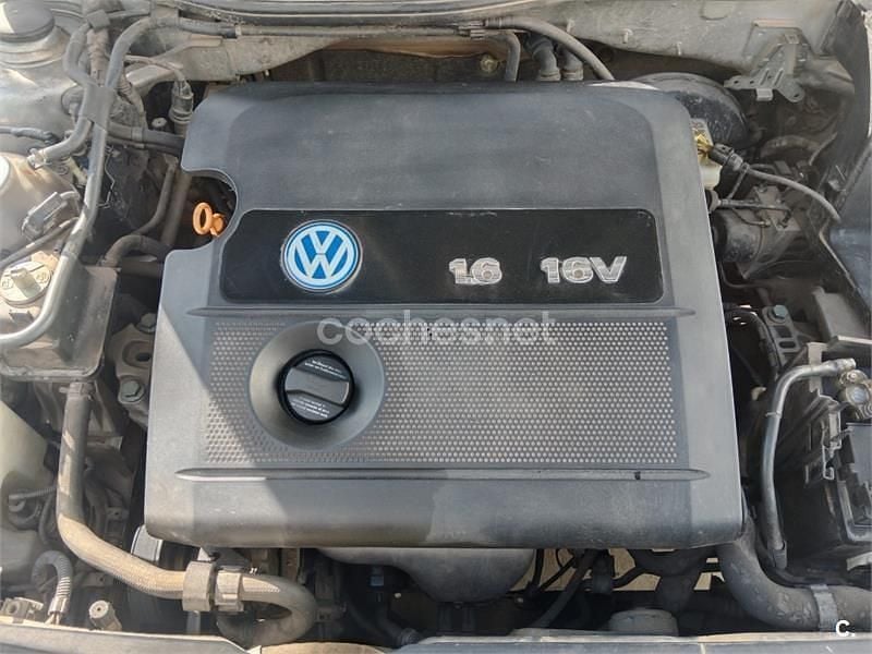 Usado VW Golf IV Highline 105 CV (77 kW) 2002 Gris / plata Familiar