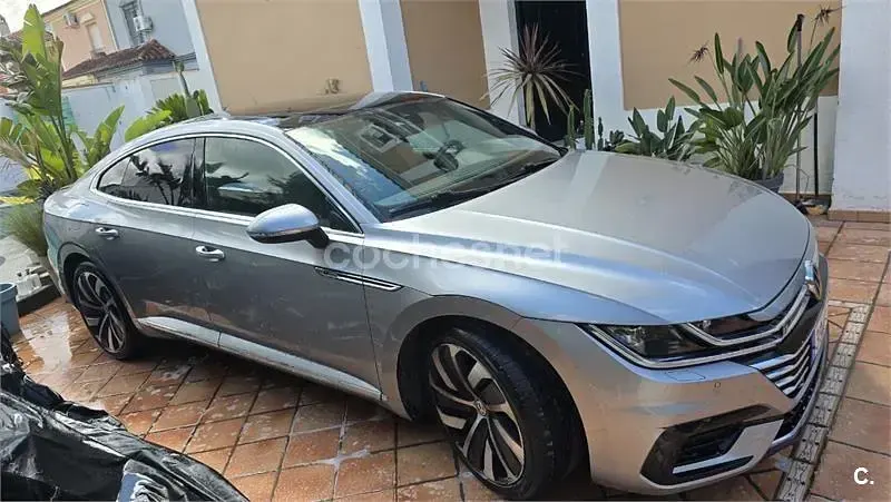 Usado VW Arteon R-line 190 CV (139 kW) 2018 Gris / plata Utilitario
