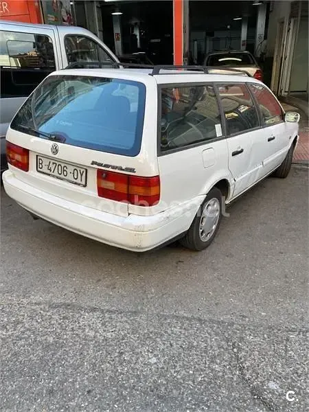 Usado VW Passat 115 CV (84 kW) 1994 Blanco Familiar