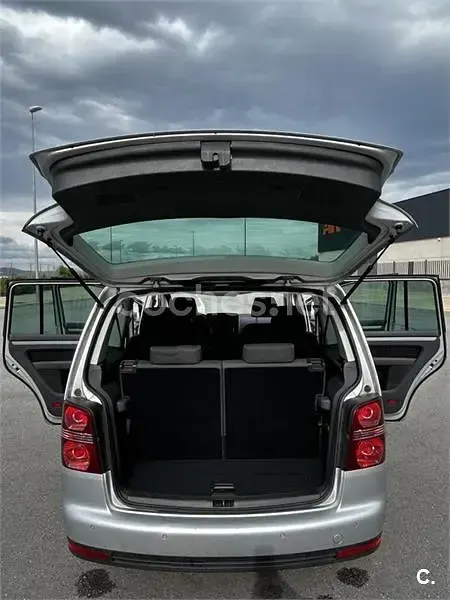 Usado VW Touran Highline 140 CV (102 kW) 2007 Gris / plata Monovolumen