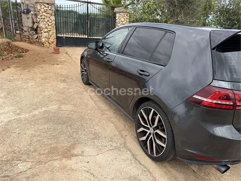 Usado VW Golf VII GTI 230 CV (169 kW) 2016 Negro Berlina