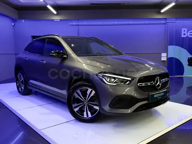 Usado Mercedes GLA200 150 CV (110 kW) 2021 Gris / plata SUV