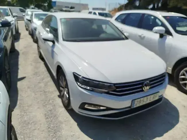 Usado VW Passat Business 122 CV (89 kW) 2021 Blanco Berlina