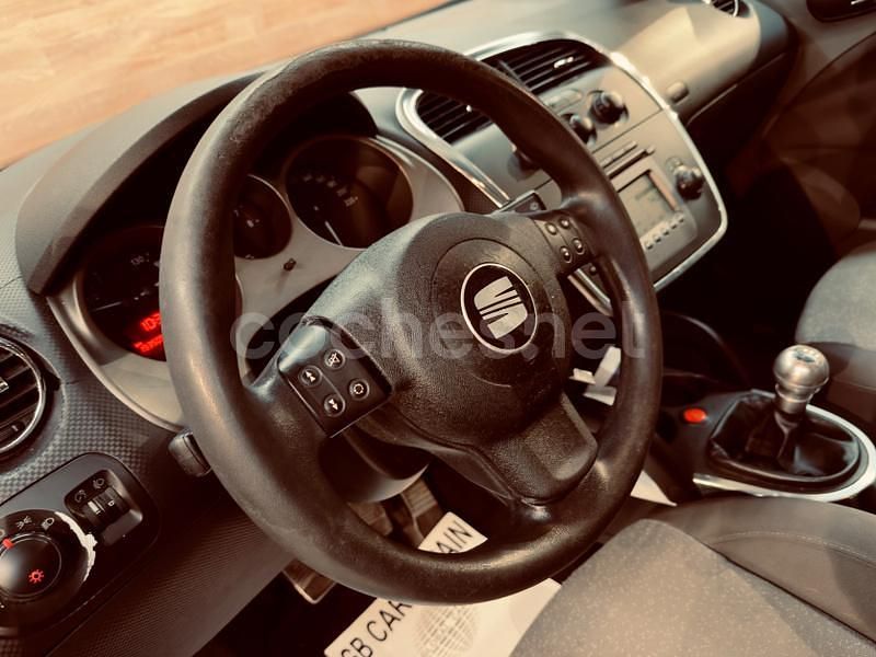 Usado Seat Altea 102 CV (75 kW) 2005 Gris / plata Monovolumen