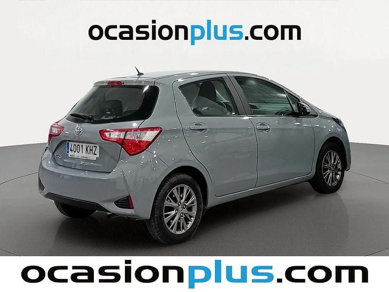 Usado Toyota Yaris Active 69 CV (50 kW) 2018 Gris Utilitario