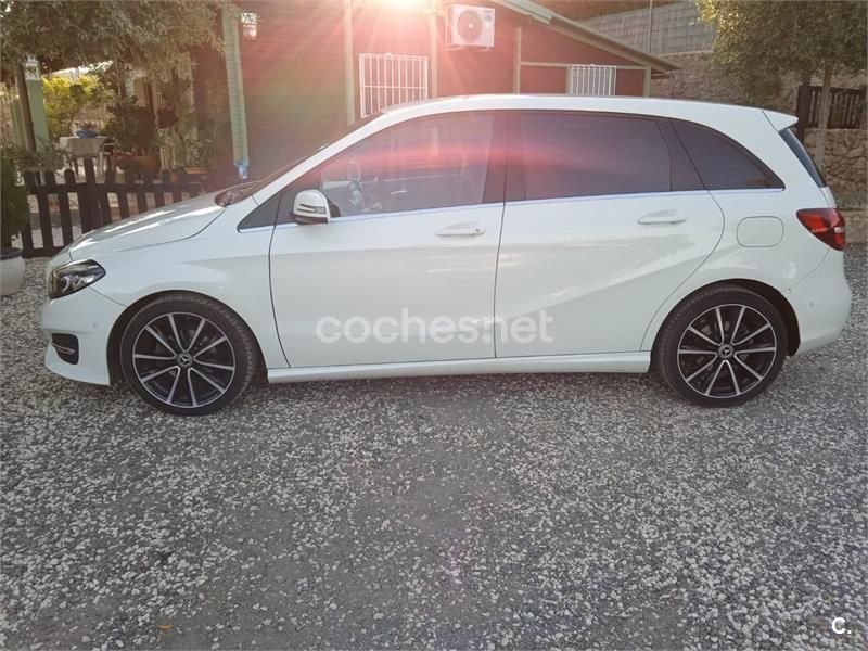 Usado Mercedes B180 109 CV (80 kW) 2017 Blanco Monovolumen